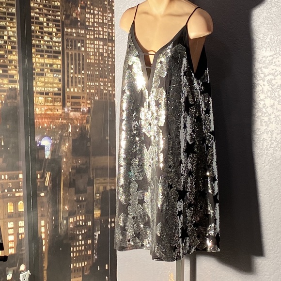 XOXO dress: A-line V-neck mini w silver sequins lined w black stars - L - Picture 5 of 16